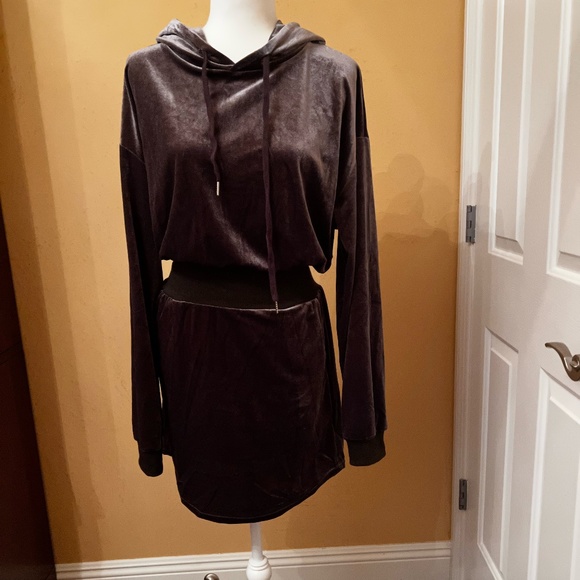 Dress - Picture 1 of 4